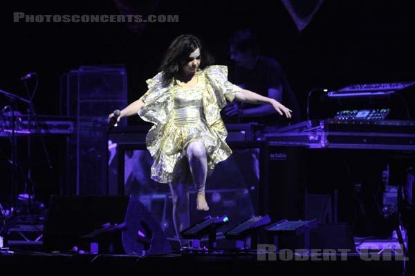 BJORK - 2007-08-26 - SAINT CLOUD - Domaine National - Grande Scene - 